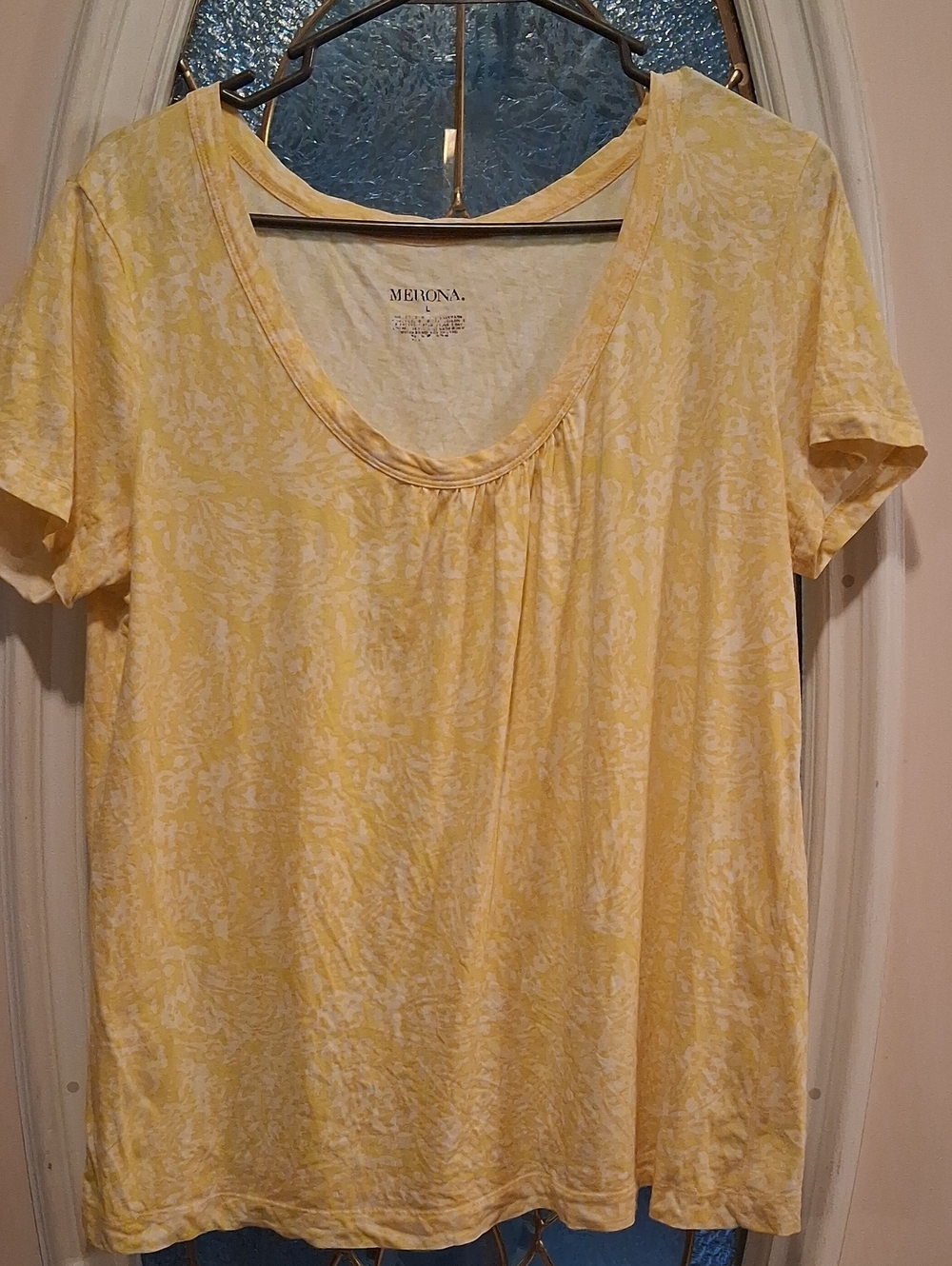 Merona Light Yellow Short Sleeve Scoop Neck Top